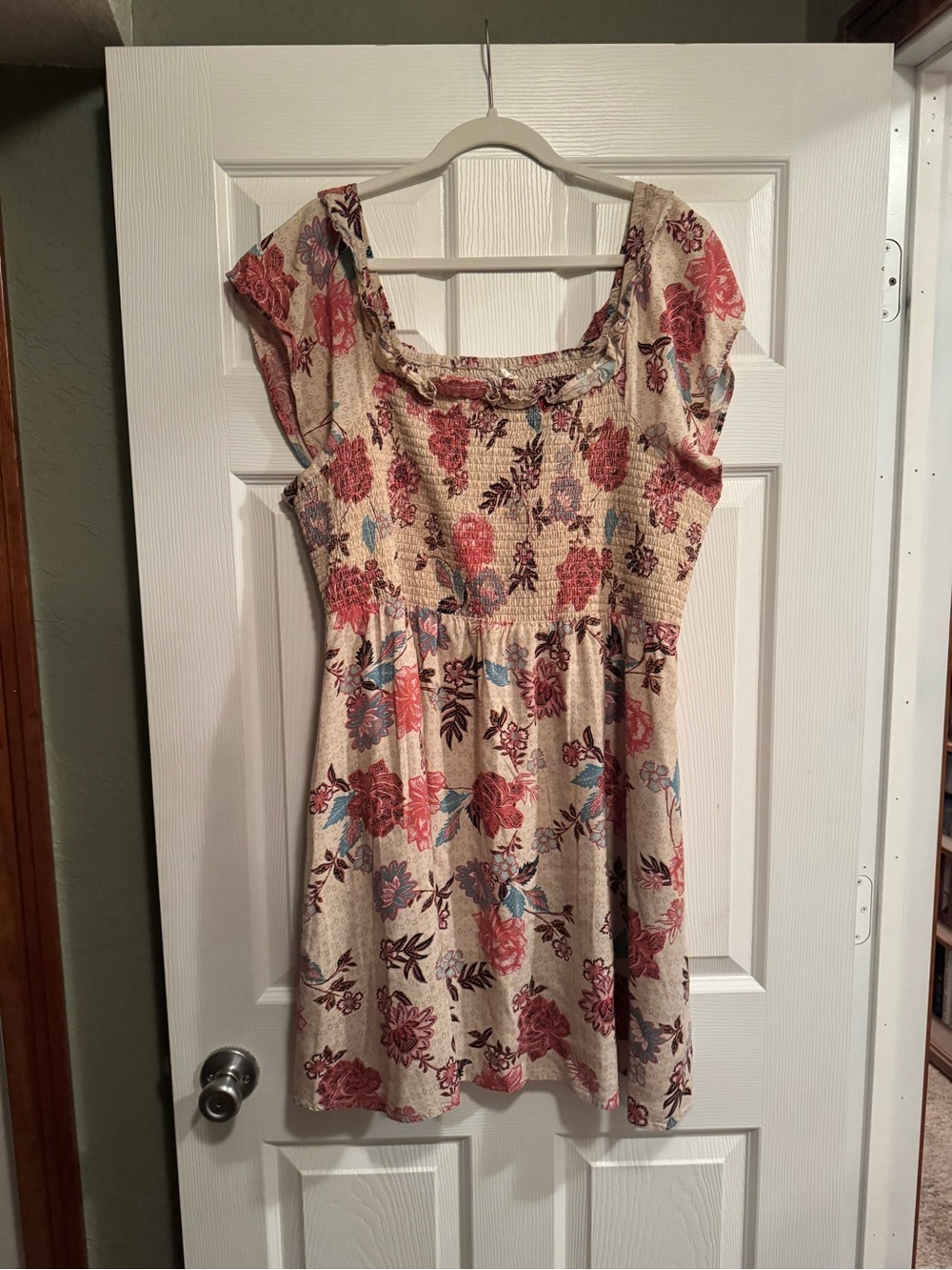 Maurices Sz 2X Beige Floral Off or On Smocked Dress with pockets - Picture 3 of 10